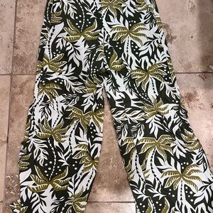 Old Navy Olive & White Wide-Leg Playa Pants